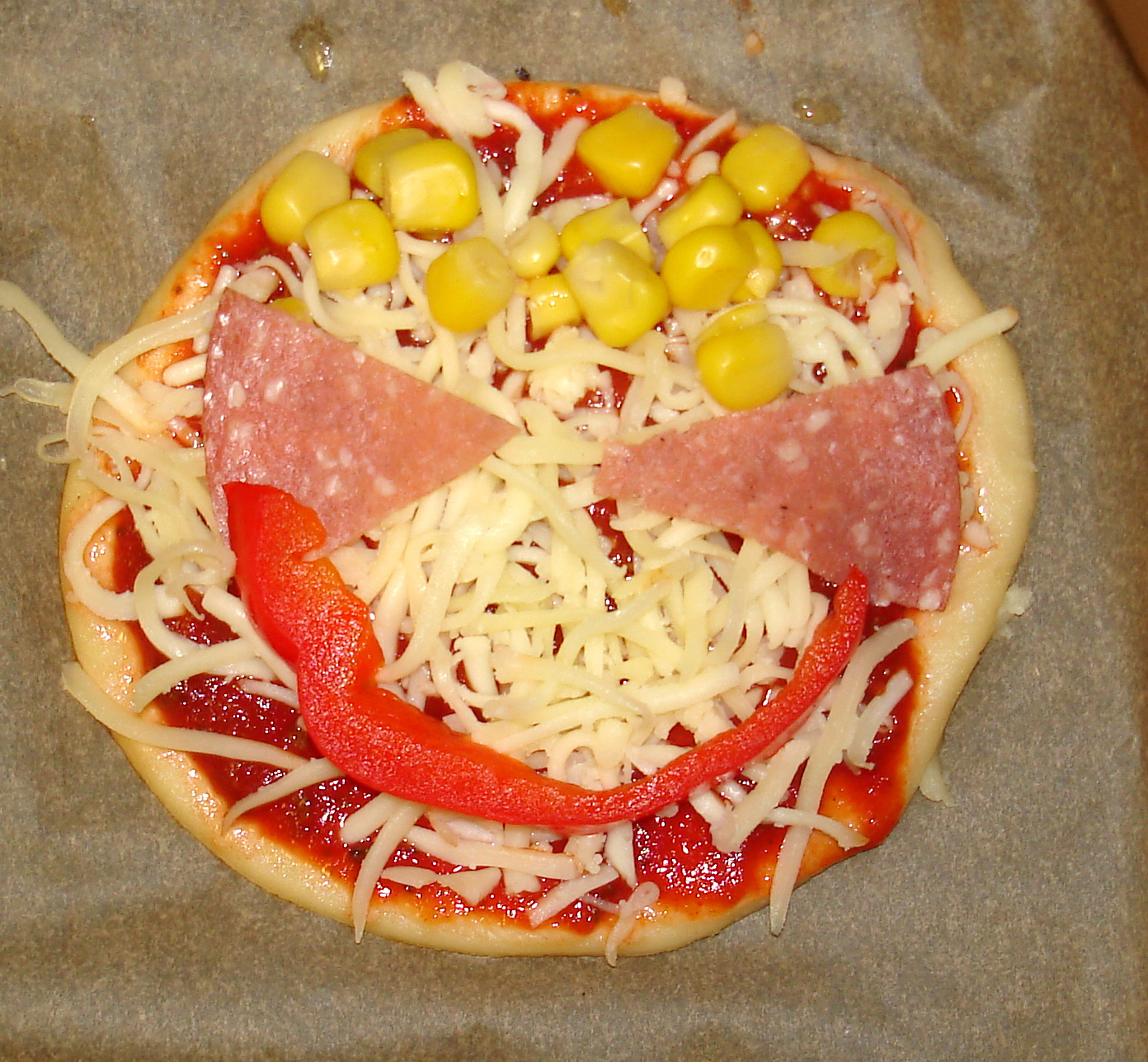 Pizzagesichter backen - Kinderspiele-Welt.de