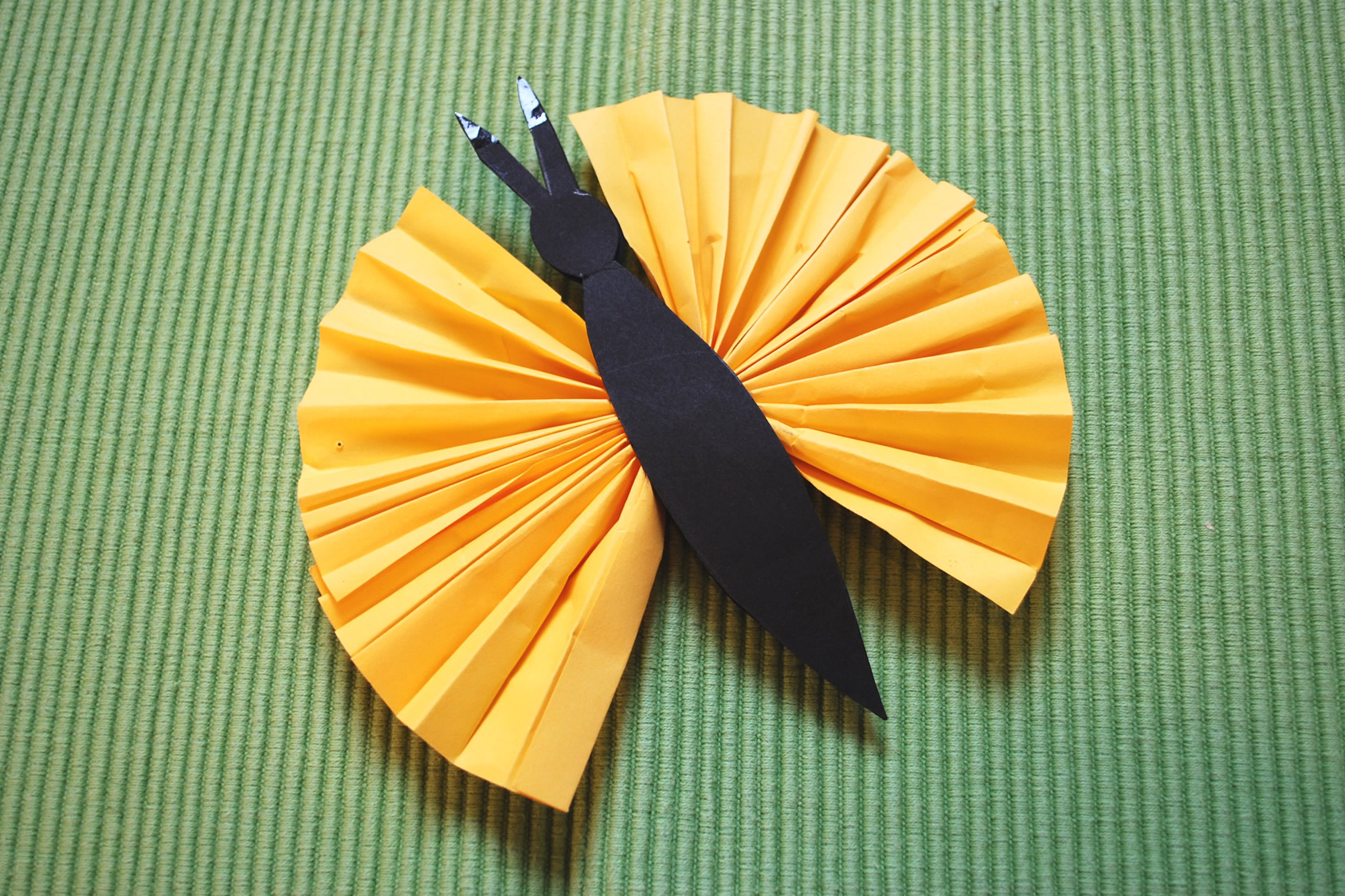  Schmetterlinge basteln - Kinderspiele-Welt.de Illustration 