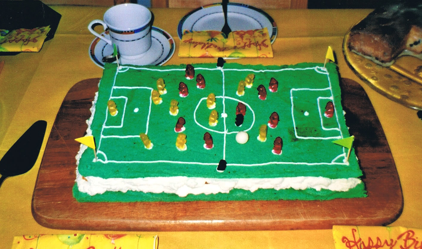 Fußballkuchen - Kinderspiele-Welt.de Fußballkuchen - Kinderspiele-Welt.de
