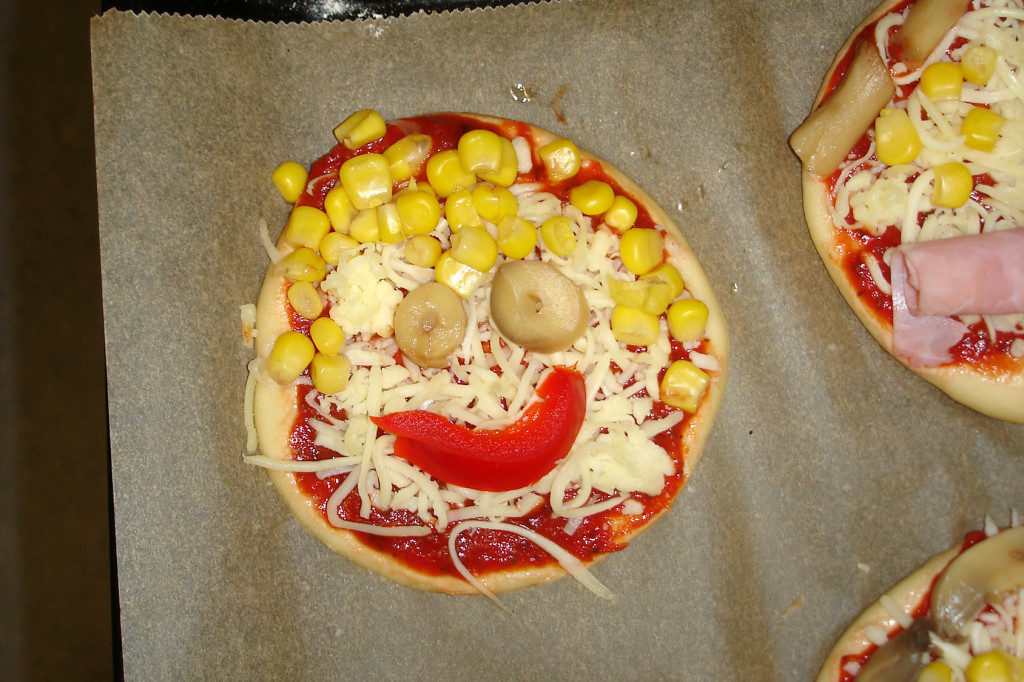 Pizzagesichter backen - Kinderspiele-Welt.de