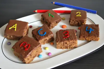 Buchstaben- und Zahlenwürfel-Kuchen