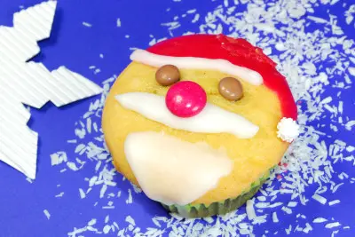 Weihnachtsmann-Muffins