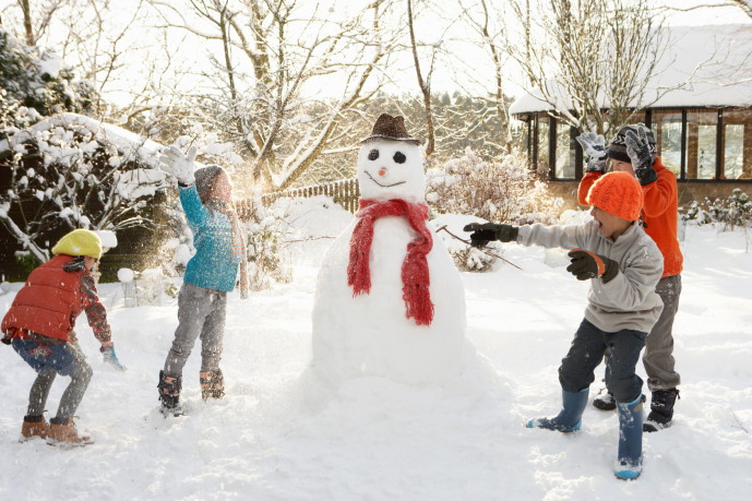 Im Garten Steht Ein Schneemann Kinderspiele Welt De