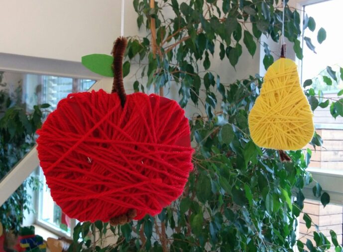 Apfel und Birne basteln mit Papier und Wolle - Kinderspiele-Welt.de